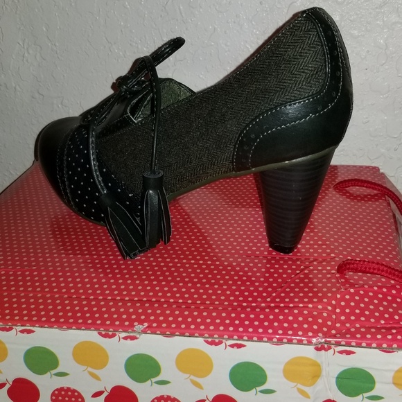 Dancing Days by Banned 40s style Moss Garden - Picture 3 of 4